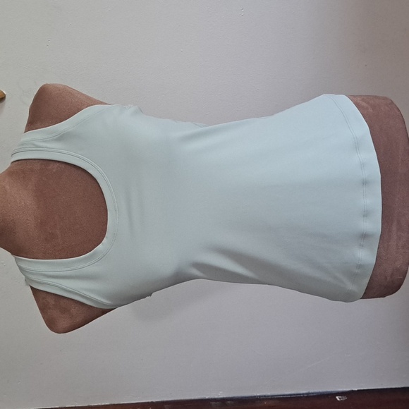 HALARA Tops - NWT HALARA Round Neck Racerback  Fitted Sleeveless Tank Top Size M Light Green